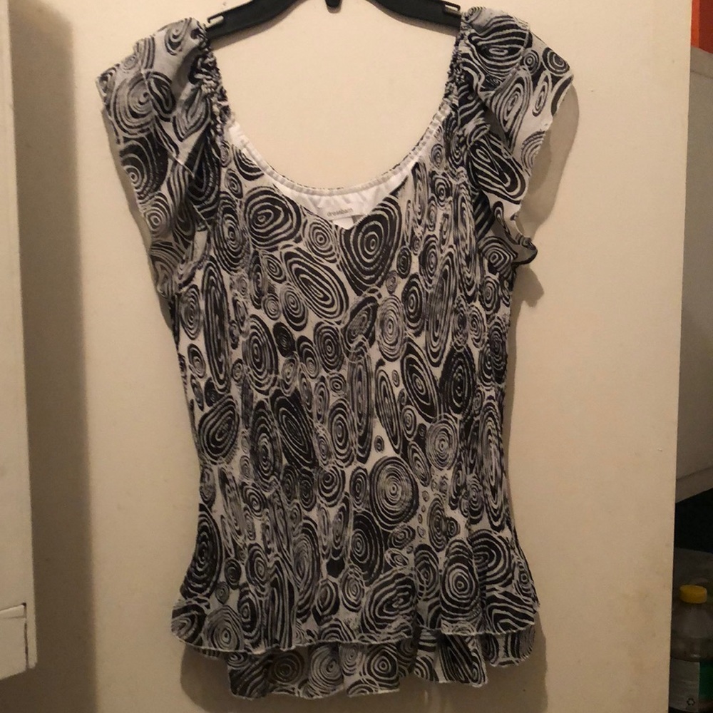 Dressbarn gathered material with ruffled type bottom